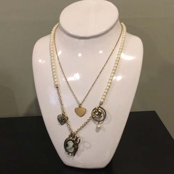 Necklace - Picture 1 of 3